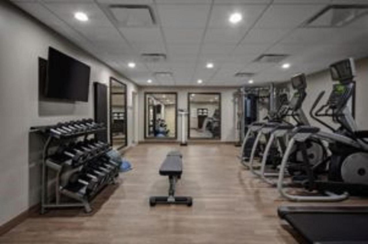 Staybridge Suites Dearborn By Ihg Bagian luar foto