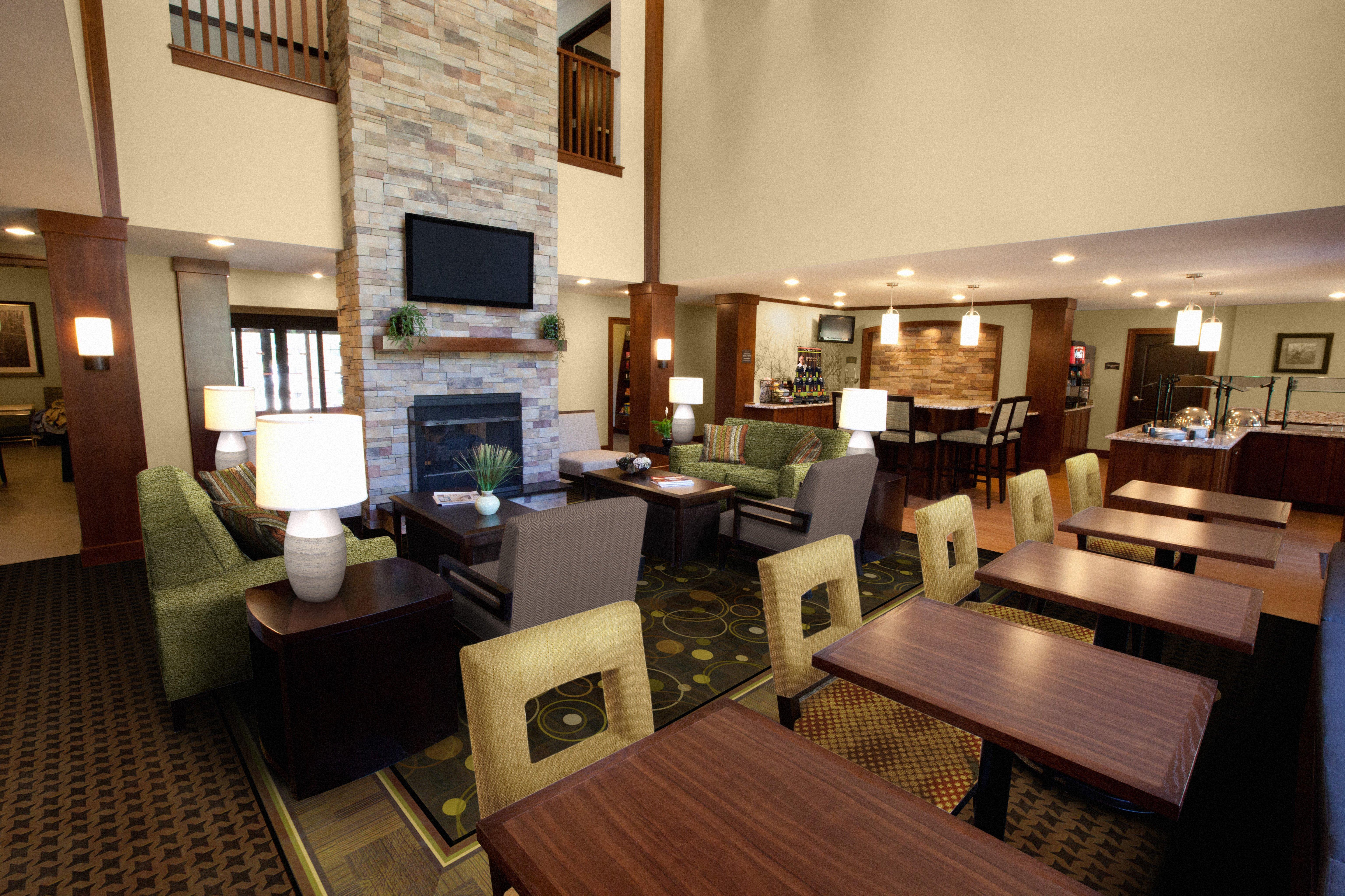 Staybridge Suites Dearborn By Ihg Bagian luar foto