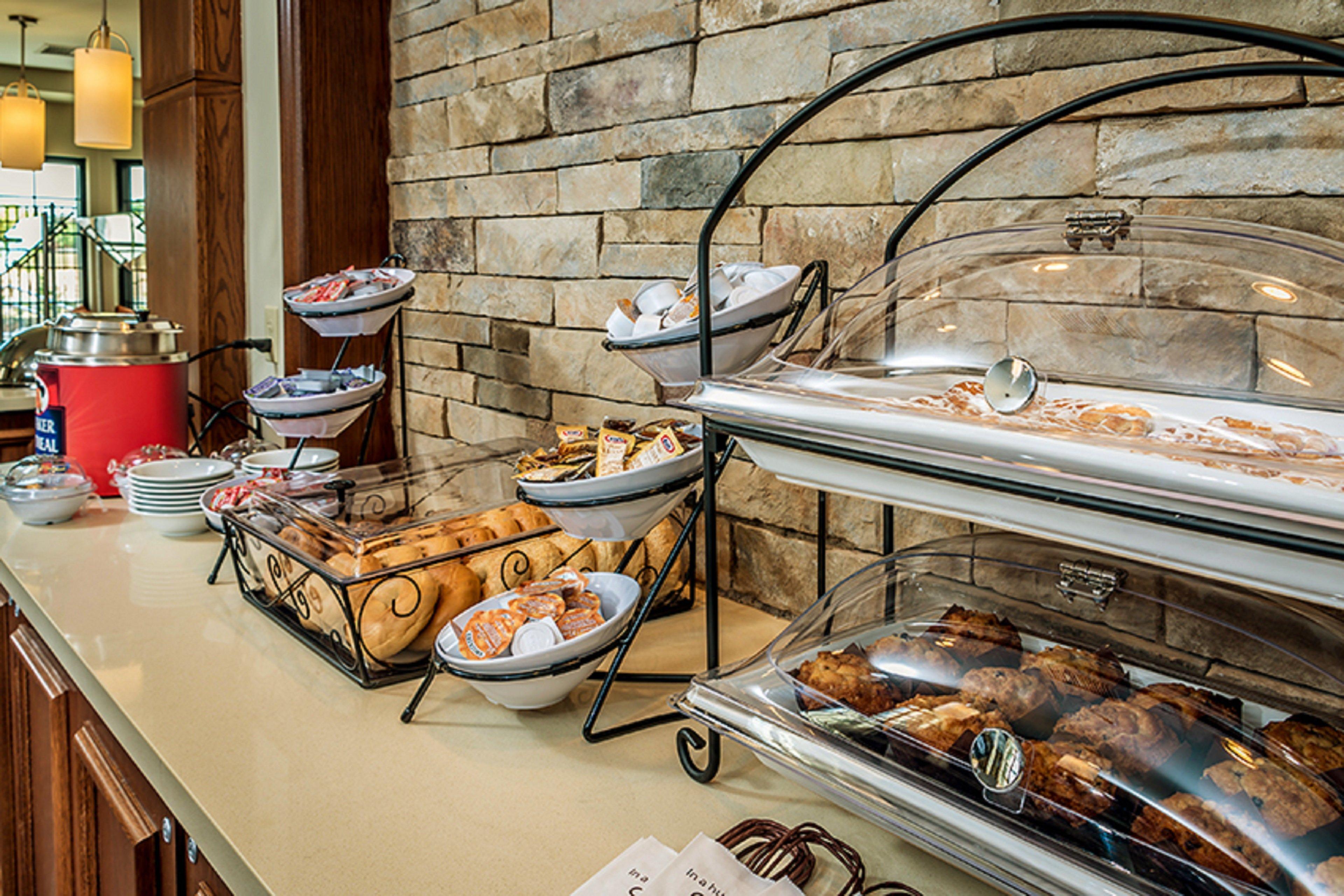 Staybridge Suites Dearborn By Ihg Bagian luar foto